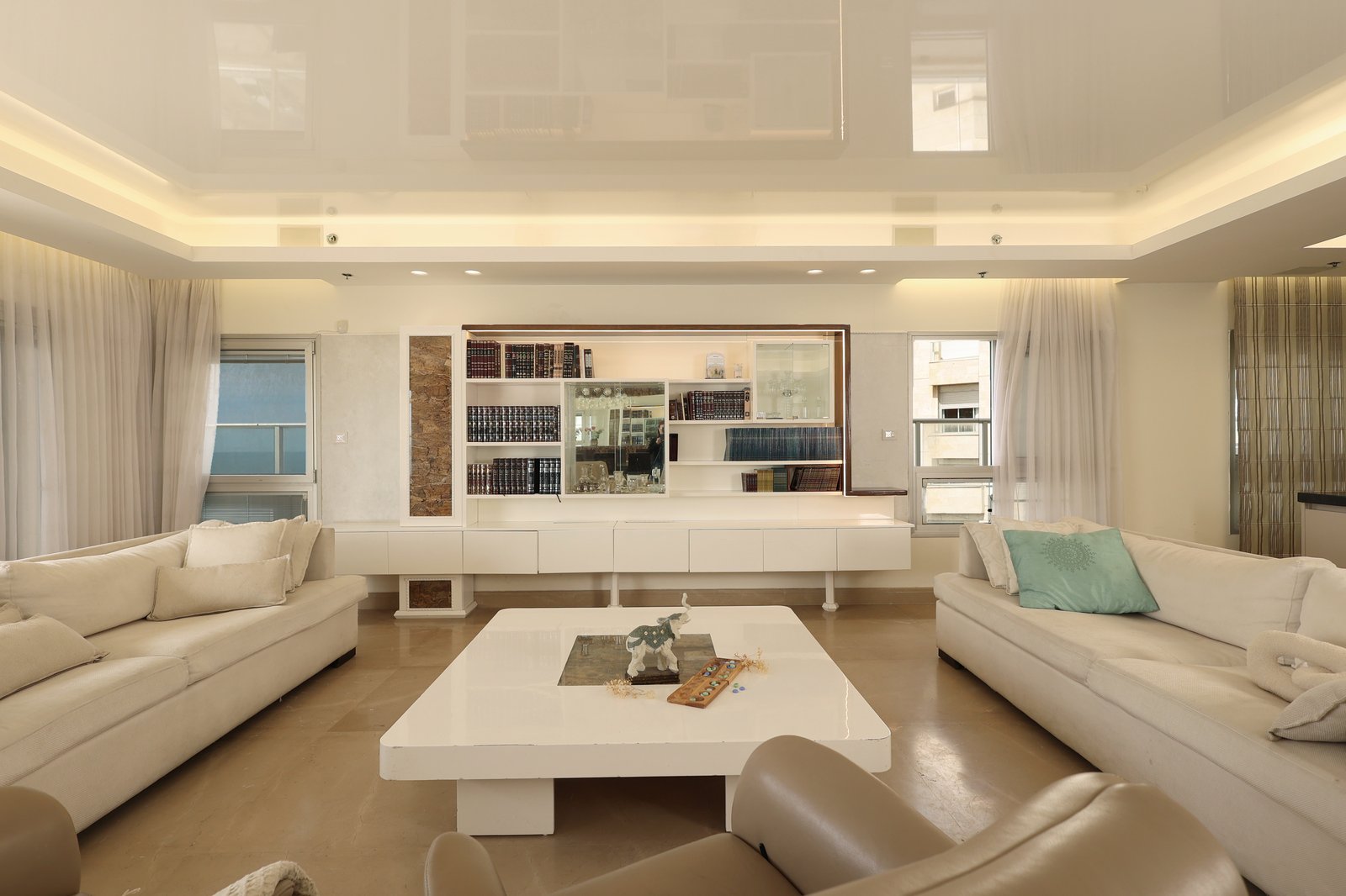 The Netanya Miracle: Designing a Full Apartment Against the Clock - The living room