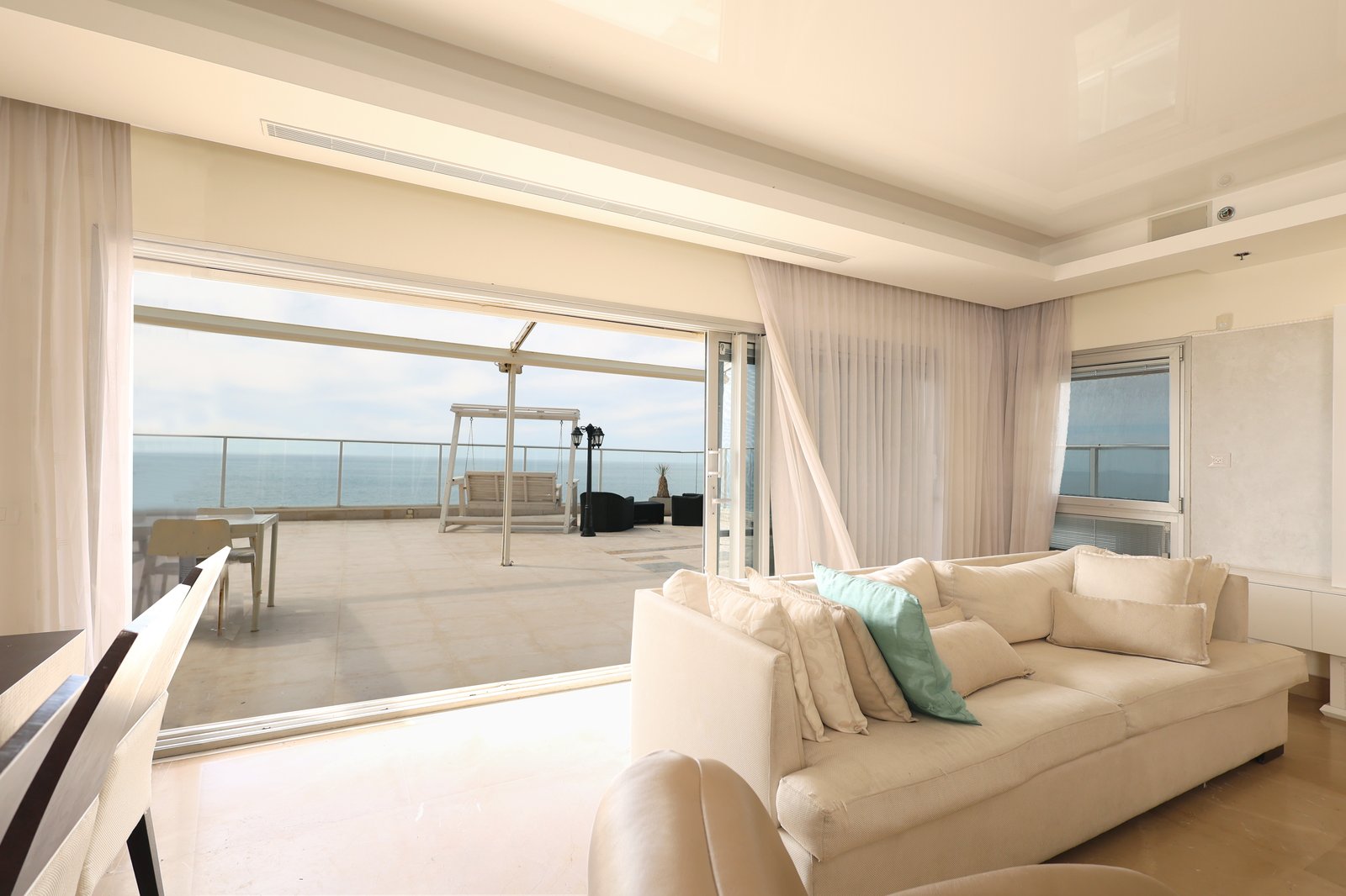 The Netanya Miracle: Designing a Full Apartment Against the Clock - The grand finale: a 250-metre porch