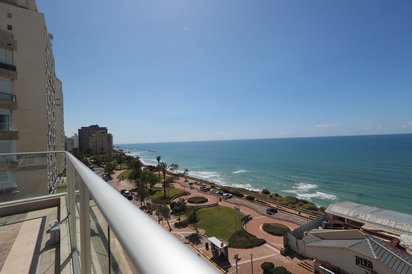 The Netanya Miracle: Designing a Full Apartment Against the Clock - The grand finale: a 250-metre porch
