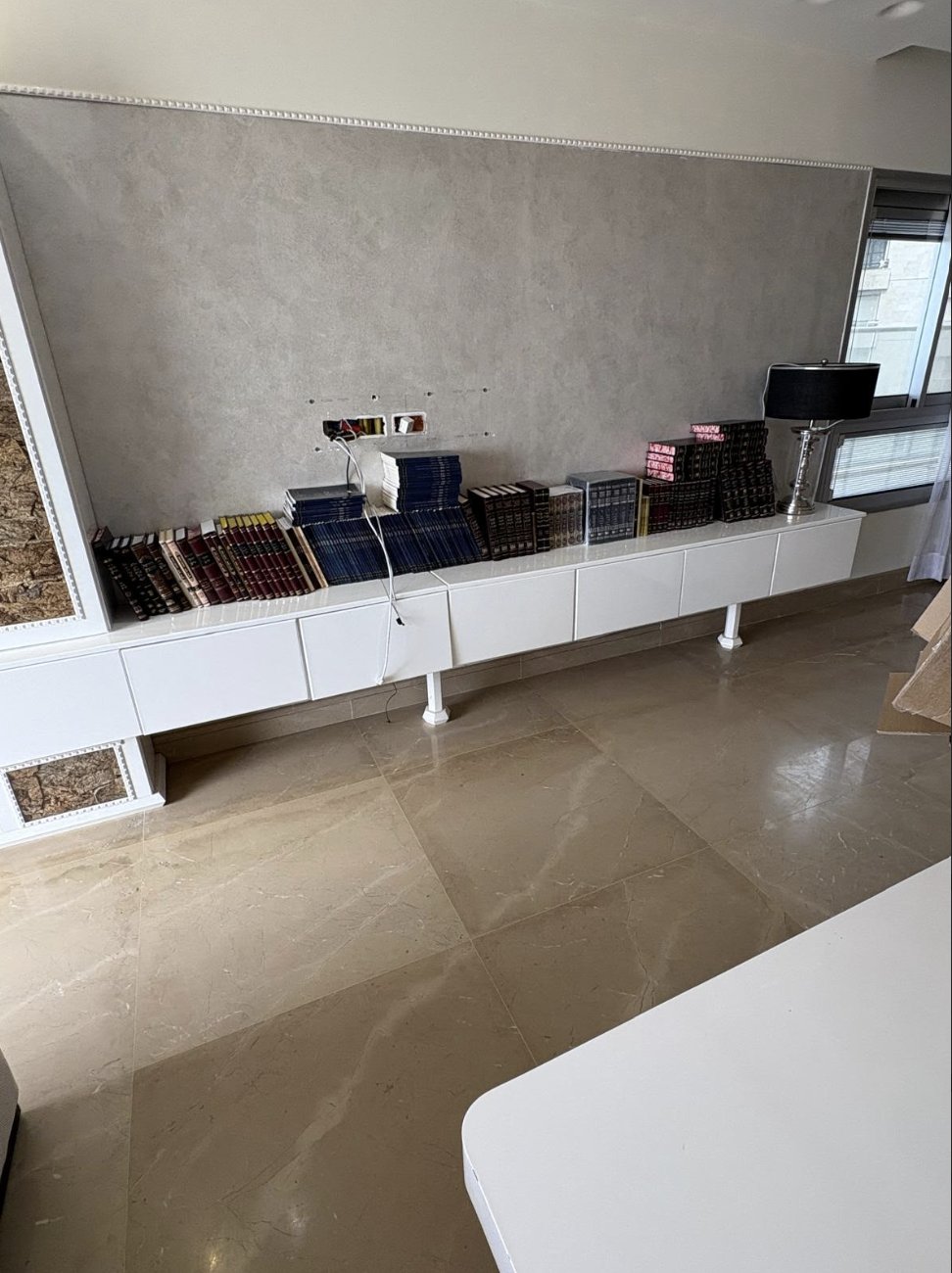 The Netanya Miracle: Designing a Full Apartment Against the Clock - The living room
