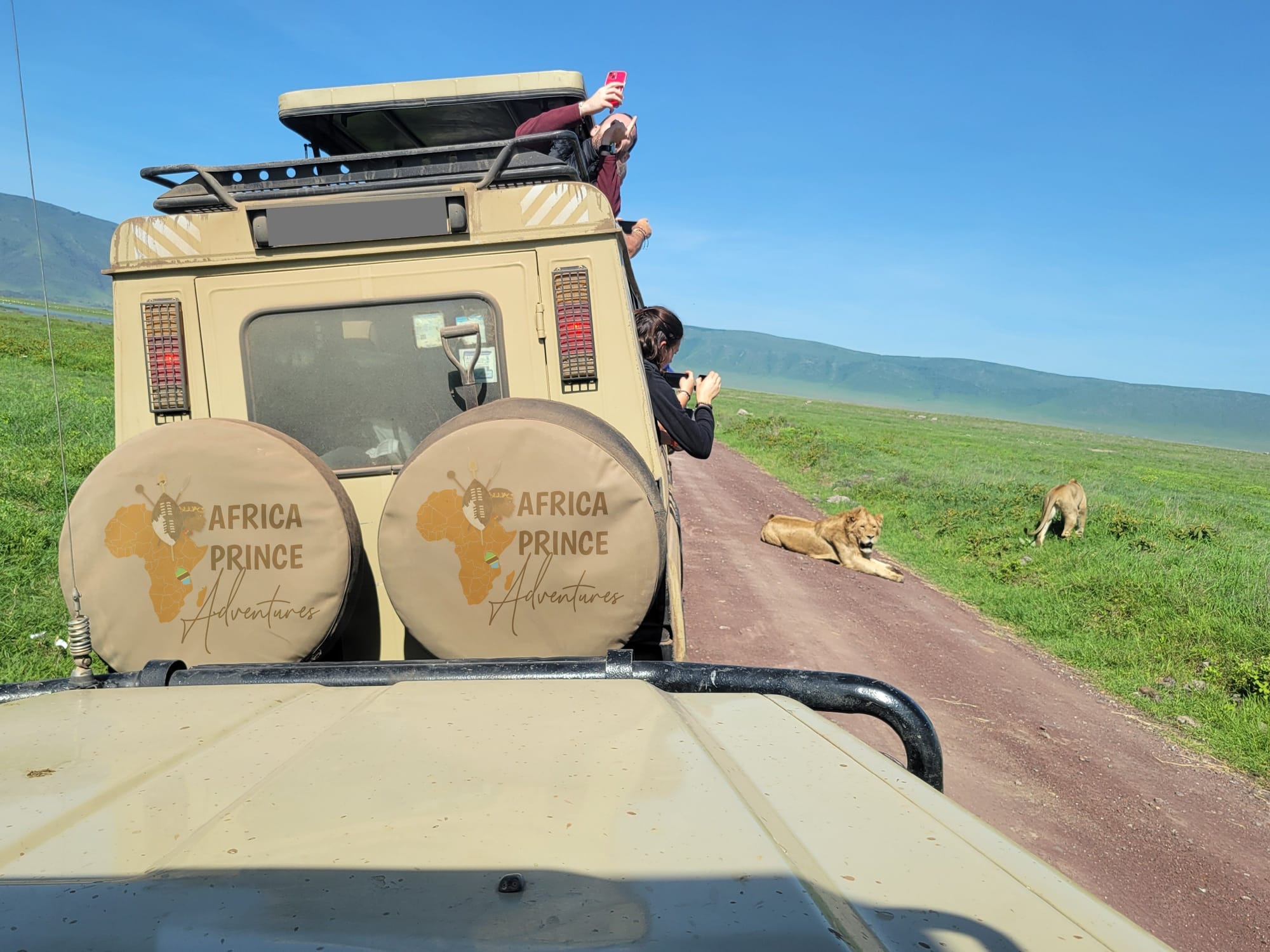 3 Days Safari Serengeti & Ngorongoro Crater Midrange lodge