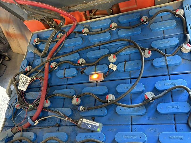 How to Maintain an Electric Forklift Battery for Maximum Lifespan