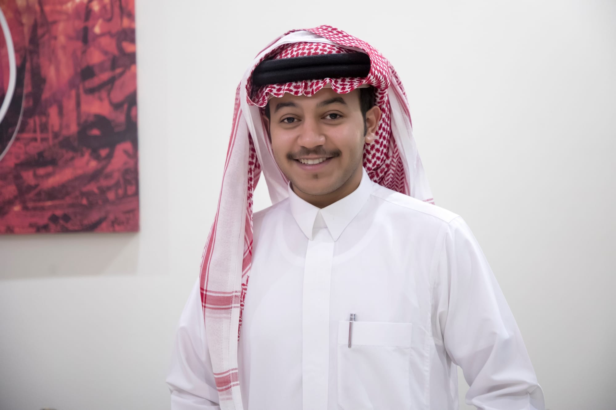 أصدقاء العريس عبدالسلام يحتلفون في زواجه 