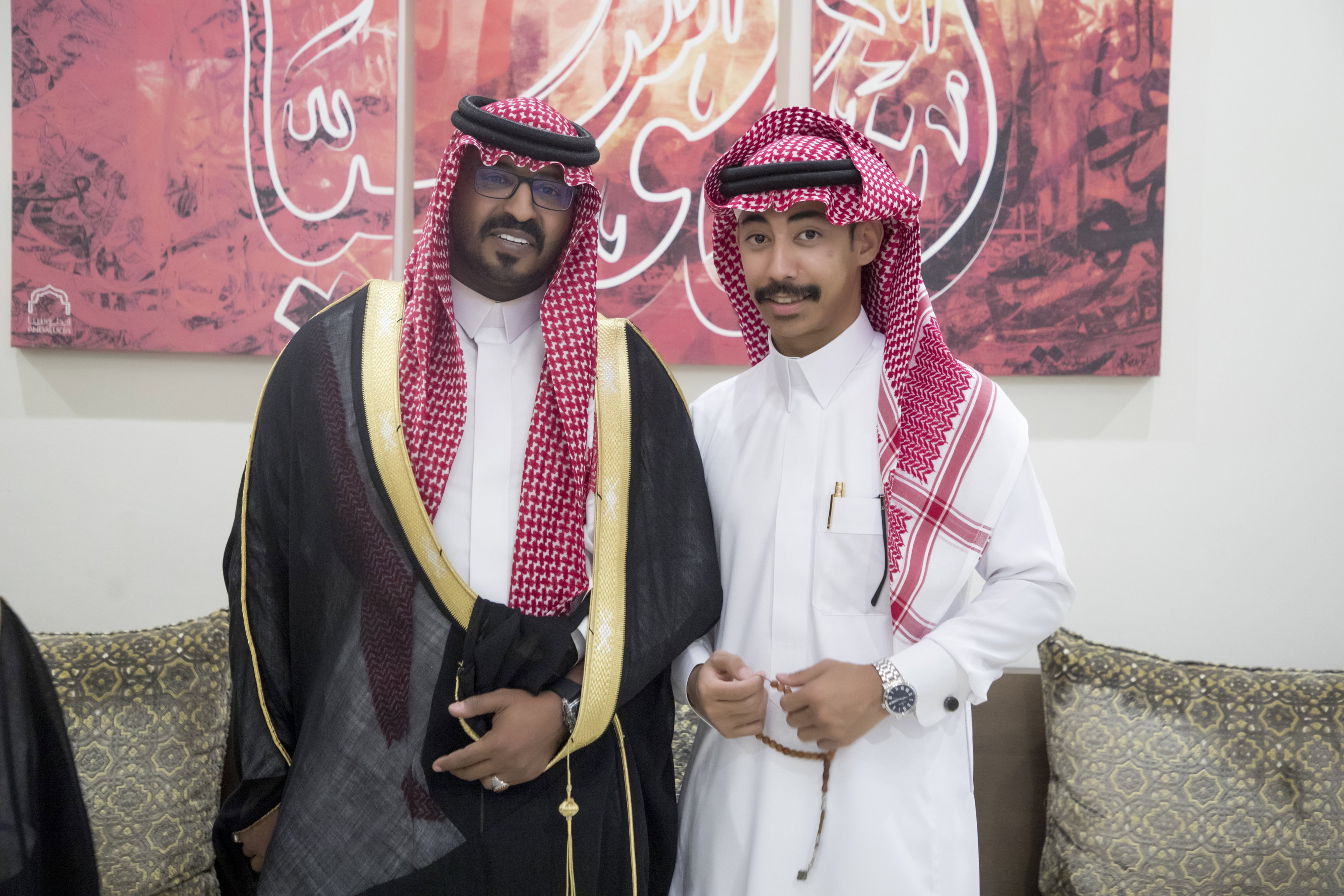 أصدقاء العريس عبدالسلام يحتلفون في زواجه 