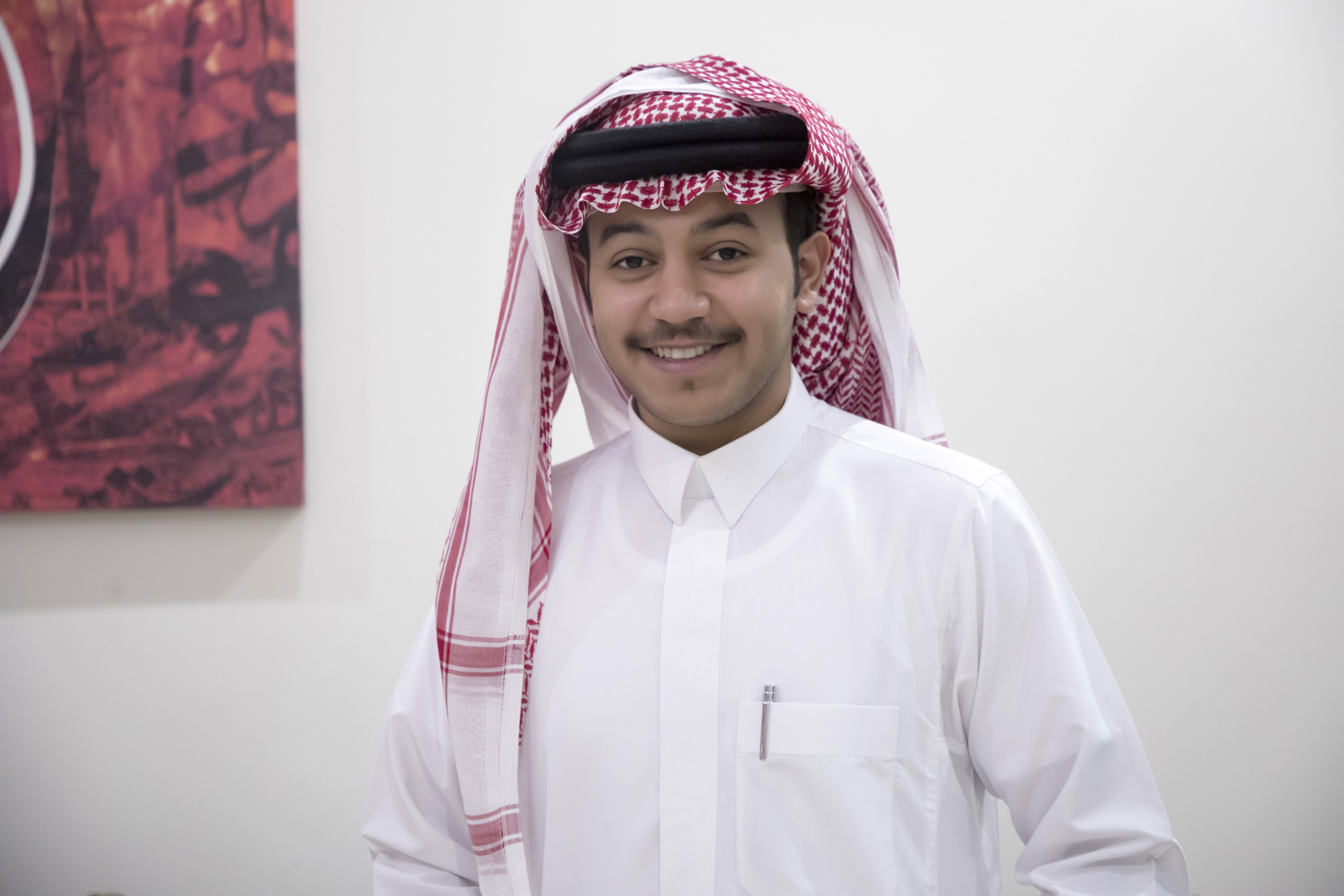 أصدقاء العريس عبدالسلام يحتلفون في زواجه 