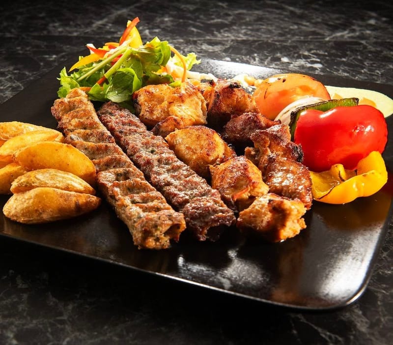 كباب مع شيش طاووق