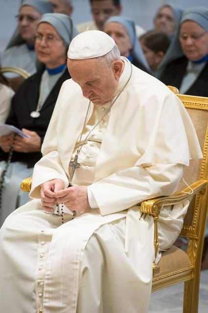 De l'hôpital, le Pape François n'arrête pas le travail