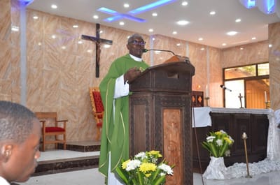 Célébration de Quinze ans de sacerdoce : abbé Jean-Marie Konde à la Paroisse Sainte Thérèse de N’Djili
