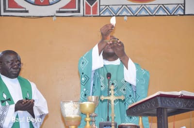 Célébration de Quinze ans de sacerdoce : abbé Jean-Marie Konde à la Paroisse Saint Jean-Baptiste de Bumbu