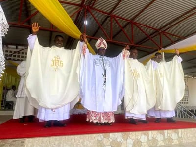 Trois nouveaux prêtres au diocèse d’Uvira ordonnés par Monseigneur Sébastien-Joseph Muyengo (RDC)