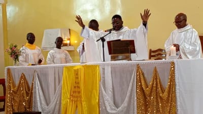 Installation du Père Hugo Ngoy : nouveau curé à la paroisse Saint Bernard de Boy Rabe (Archidiocèse de Bangui)