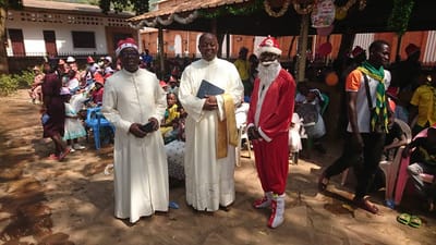 Noël pour tous à la Cathédrale de Bangui : le sourire aux lèvres des enfants démunis