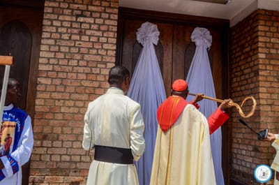 Ouverture de la Porte Sainte à la Cathédrale Notre du Congo par le Cardinal AMBONGO