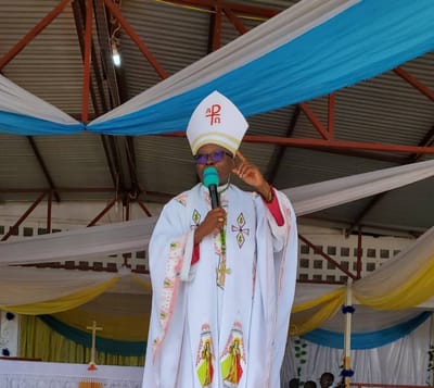 Messe de l'Enfance Missionaire à Uvira avec Mgr Muyengo