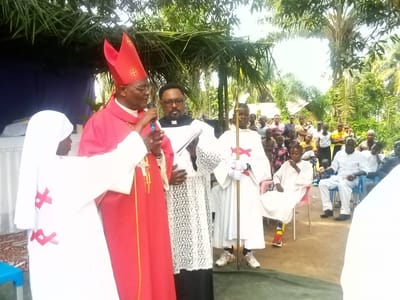 La visite pastorale de Mgr Edouard Tshimba à Kwamouth