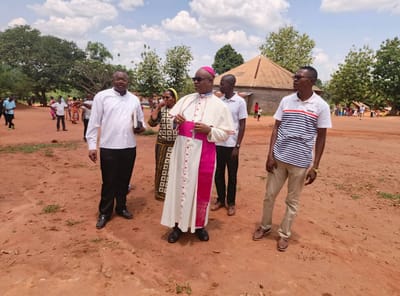 Visite pastorale de Mgr José-Bernard Likolo à Gemena