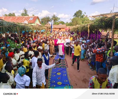 Célébration de la messe chrismale pour trois diocèses par Mgr José-Bernard Likolo