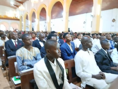 Pentecôte et confirmation à la Cathédrale de Bangui par le Cardinal Nzapalainga