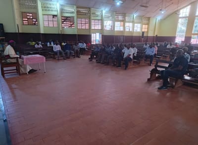 Rencontre de Mgr Mopepe, évêque de Molegbe, avec le clergé diocésain