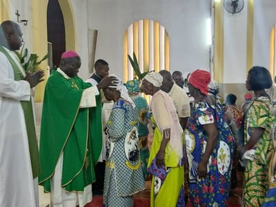 De Molegbe à Bangui, Monseigneur Joseph Mopepe en visite pastorale