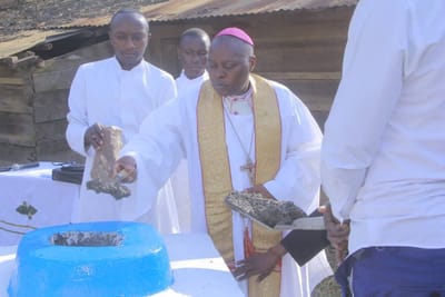 Bunia : Mgr Dieudonné Uringi lance les travaux à la Paroisse Mudzi-Maria