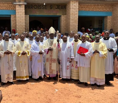 Molegbe : Mgr Mopepe Célèbre Foi, Ordination et Éducation