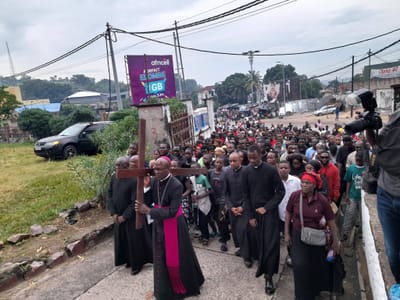 Semaine Sainte : Mgr Isango, un Pasteur au cœur des paroisses de Kinshasa