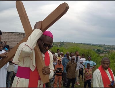 Semaine Sainte : Mgr Édouard Tshimba, un chemin de conversion et de joie à travers Kinshasa