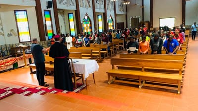 À Obala, Mgr Sosthène Léopold Bayemi réveille la foi durant la catéchèse