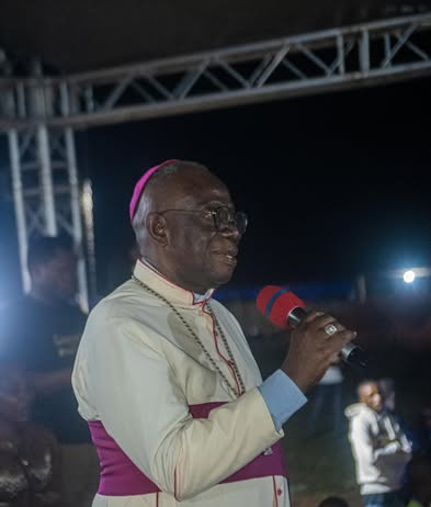 À Nkuadi, Mgr Kasanda guide la jeunesse vers les sommets spirituels