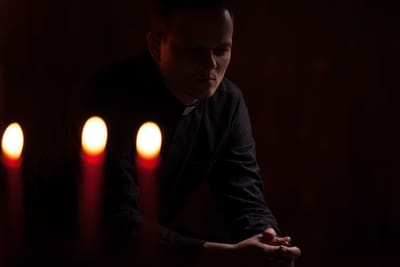 Homélie : L’homme se divinise dans la Trinité Sainte