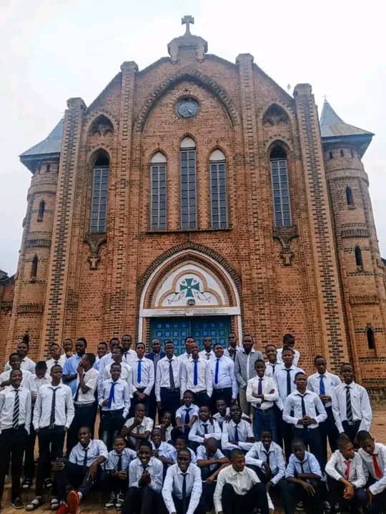 Petit Séminaire de Kabue et groupe de séminaristes