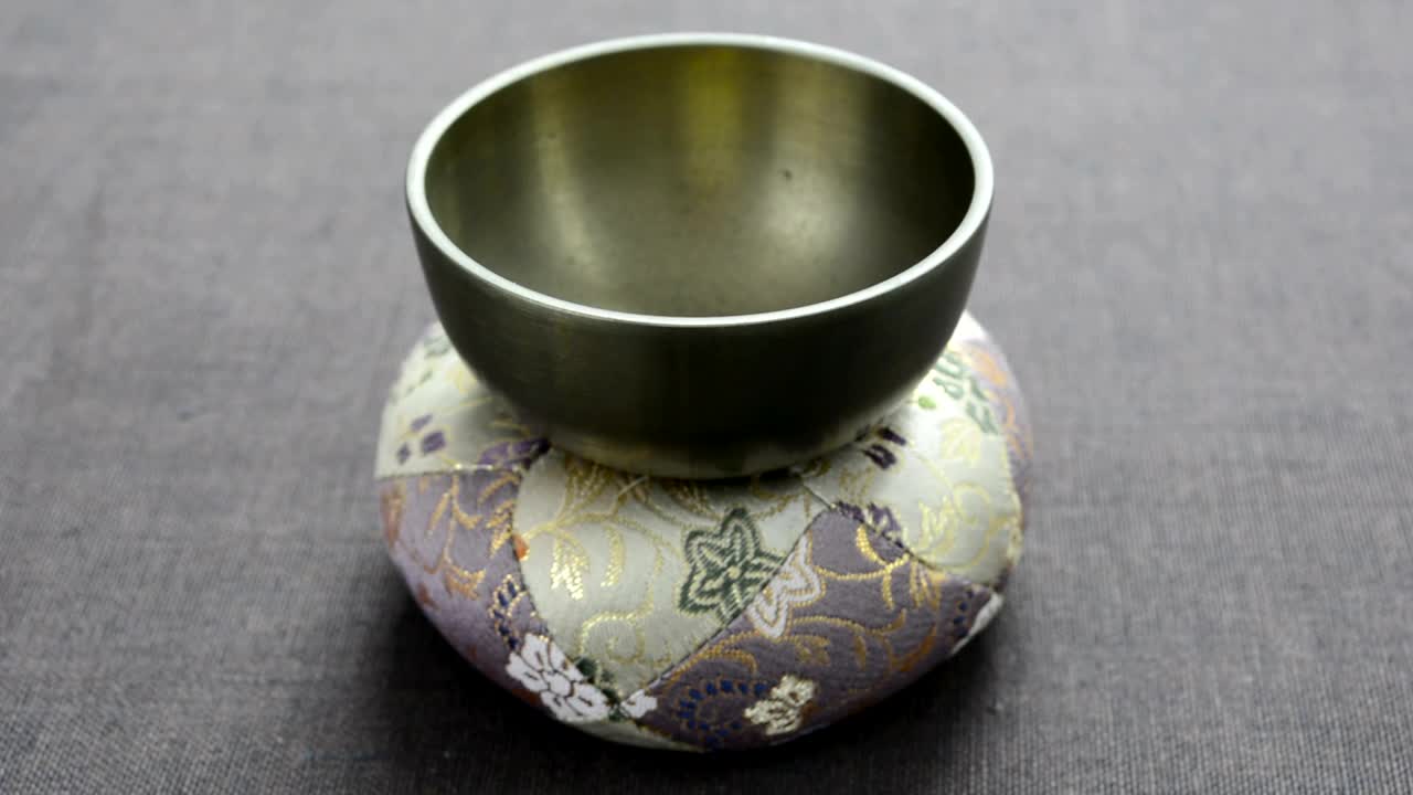  "Sound Healing Singing Bowl" thumbnail