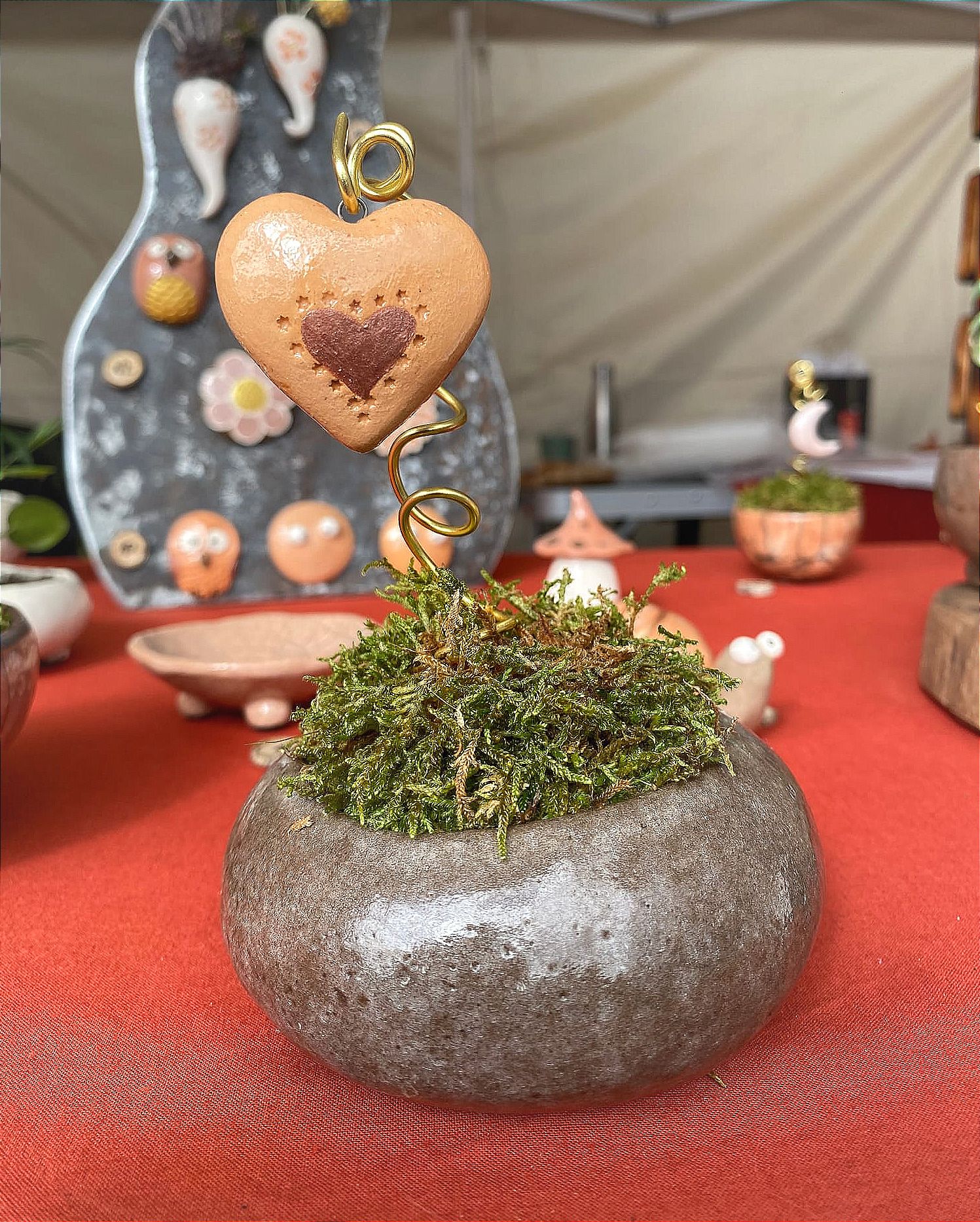 Pot avec coeur suspendu