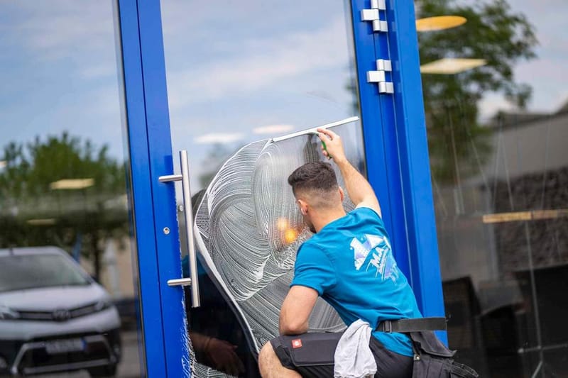 Glas- und Fensterreinigung