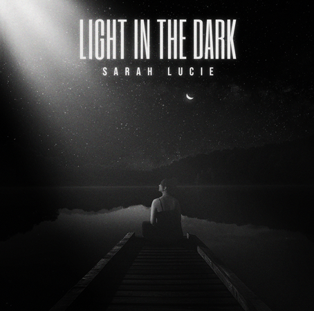 Reseña de "Light in the Dark" por Sarah Lucie