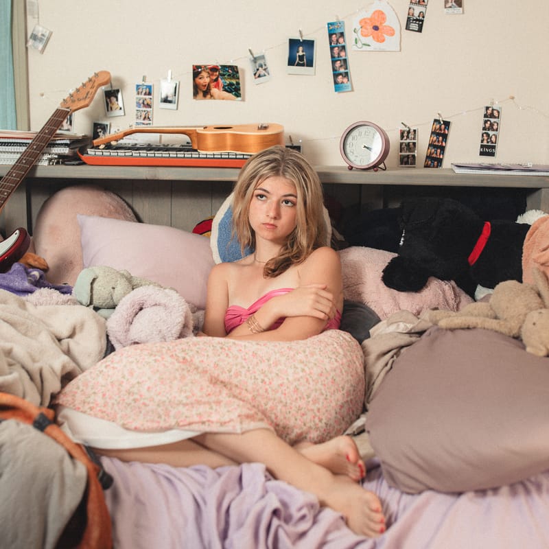 Ava Valianti - "Clean My Room"