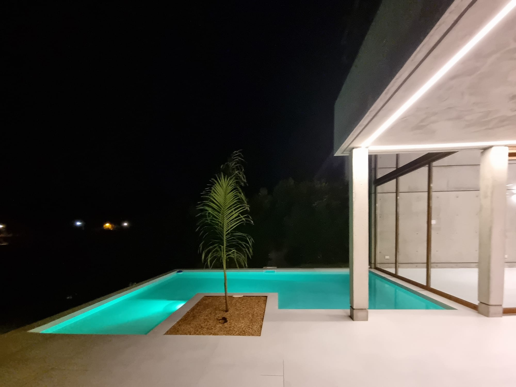 Una piscina que integra y embellece.
