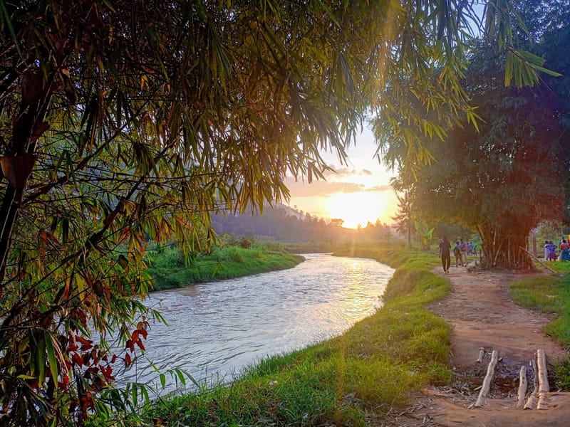 From the Bank of Nyabugogo River: A Trekker's Tale