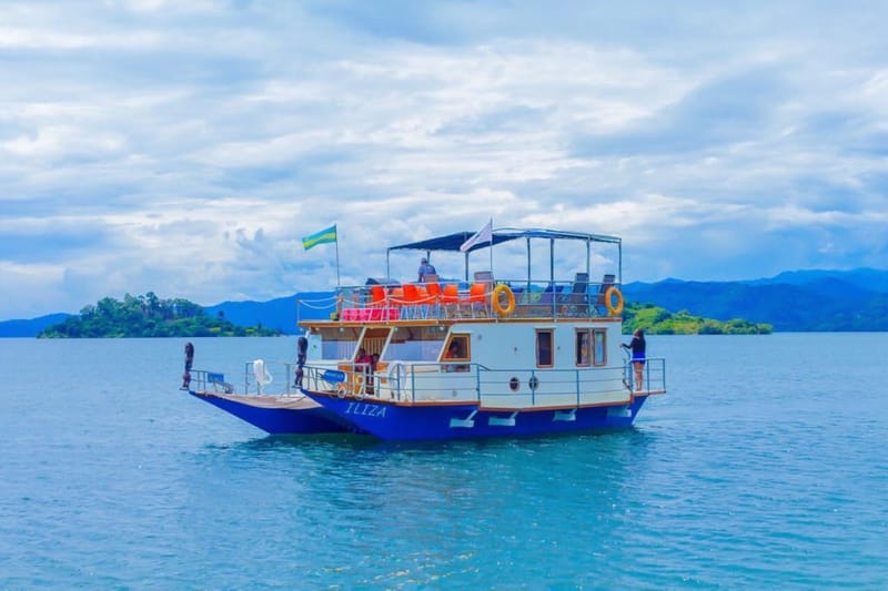 Good Times Aboard Iliza Houseboat