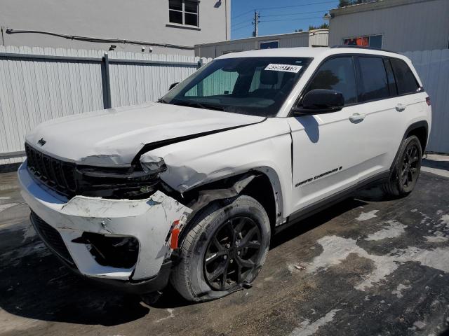 2024 JEEP GRAND CHEROKEE LAREDO