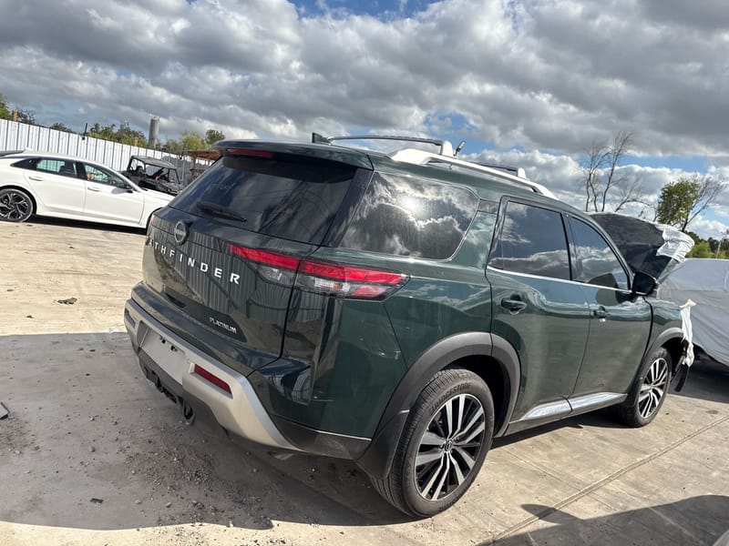 NISSAN PATHFINDER PLATINUM FWD 2025