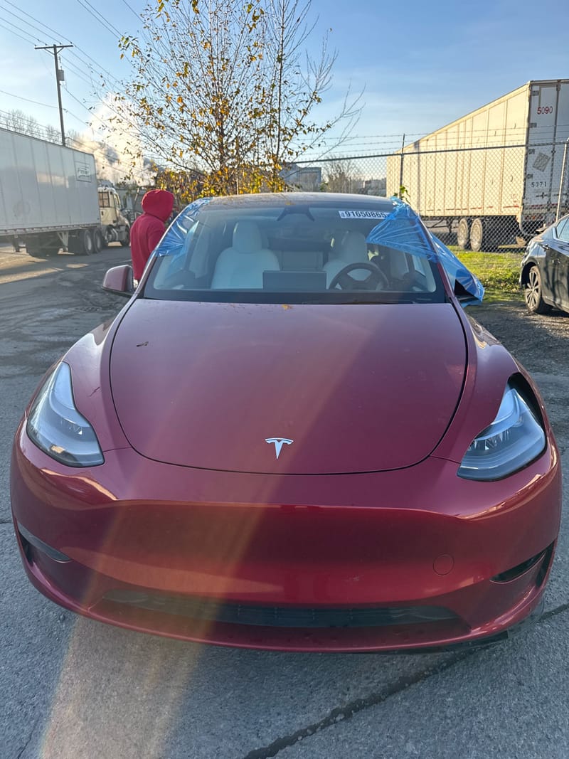 TESLA Model Y 2024