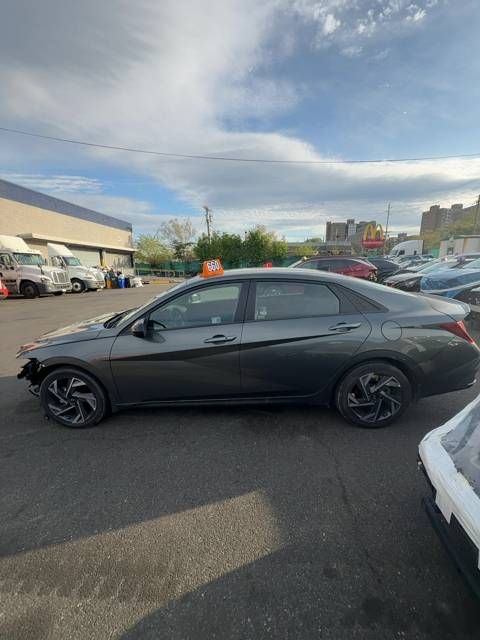 2025 HYUNDAI ELANTRA SEL SPORT