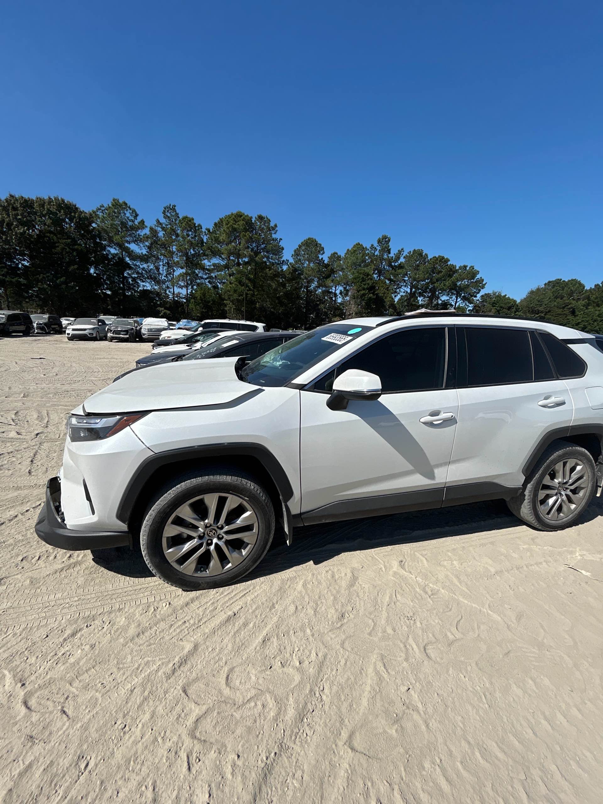 TOYOTA RAV4 XLE PREMIUM 2024