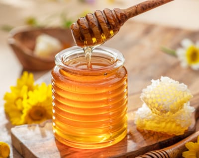 Honey: Why The Liquid Gold Should Be Enjoyed Warm – Not Hot