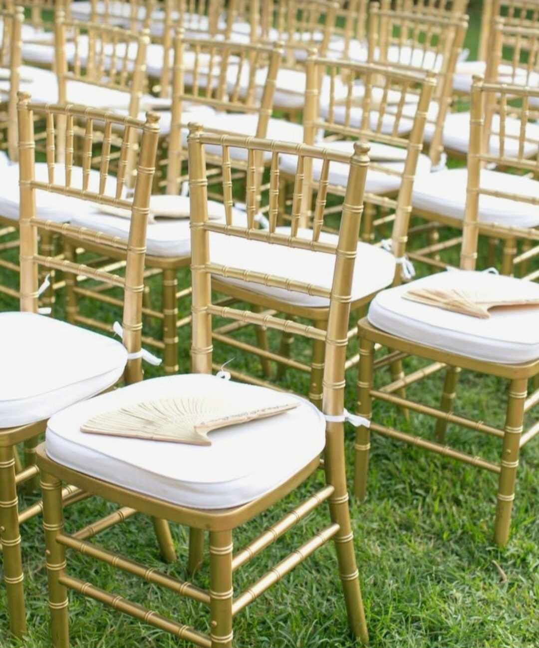 Krzesła Chiavari w kolorze szampańskim