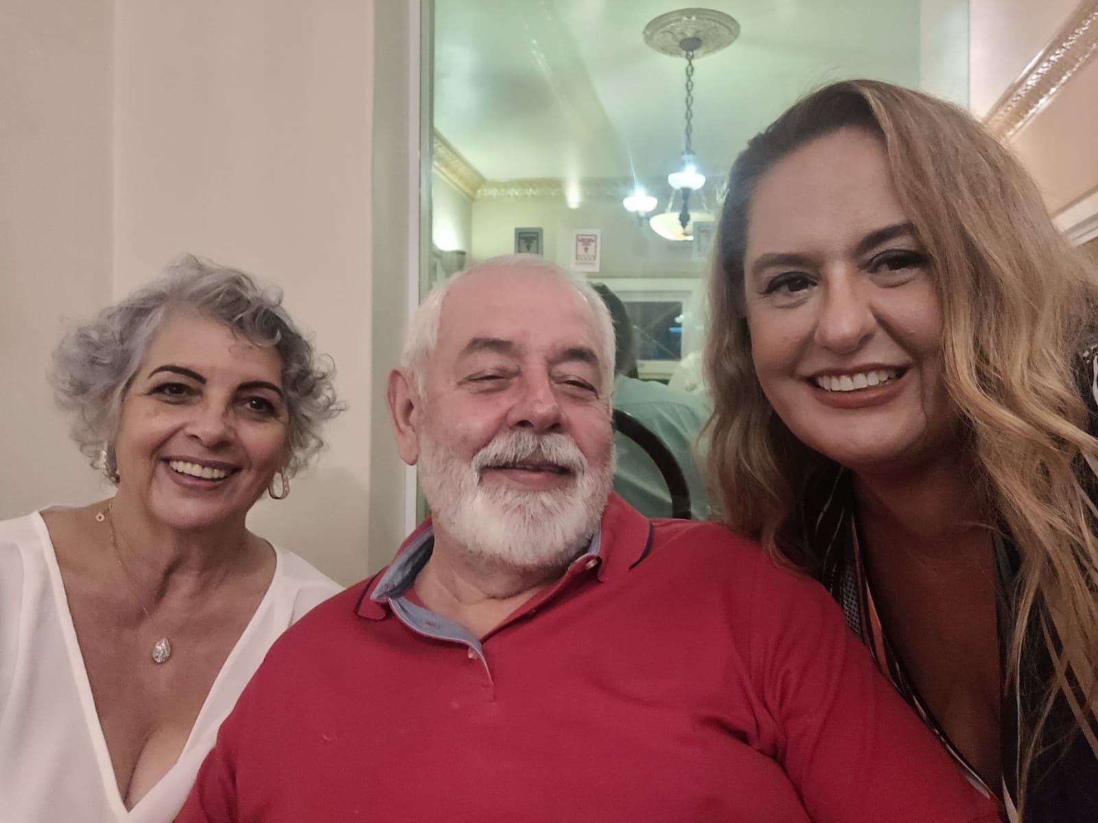 FOTO 05 – Desembargador no Mato Grosso - José Zuquim e esposa Janete prestigiando o Reveillon dos Hotéis Tamareiras, com a prima Mariângela Destro.