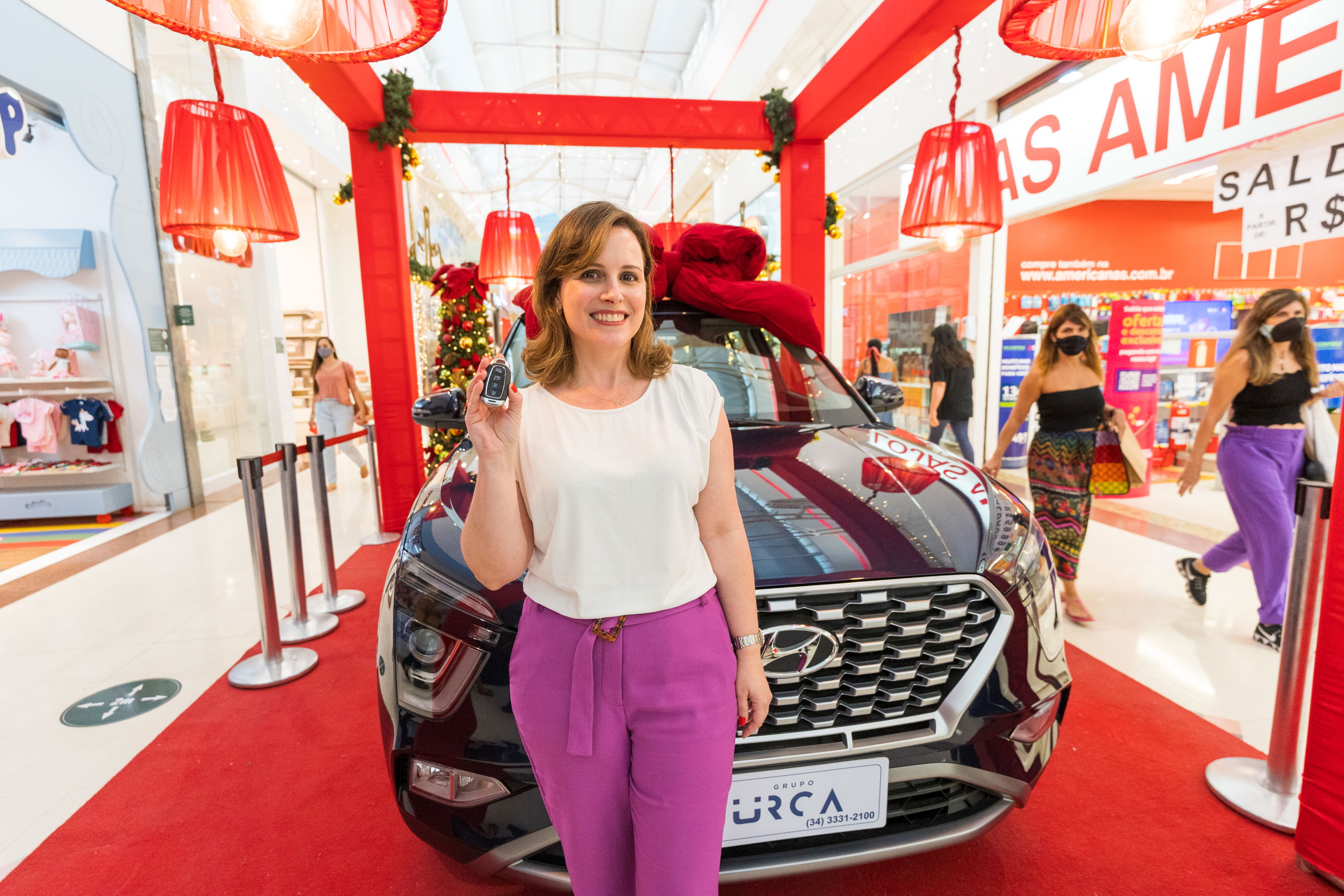 Juliana Trindade Clemente Napimoga, feliz ganhadora do Creta O-Km da Promoção de Natal do Shopping Uberaba. Foto ImagemGo 