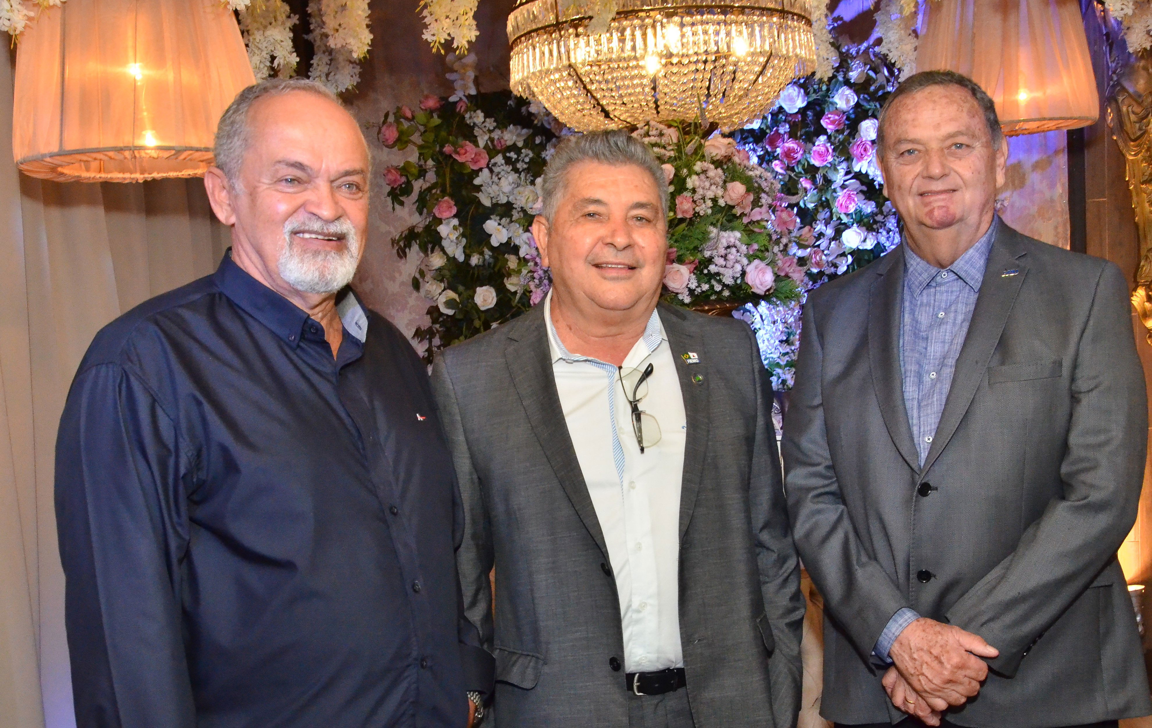 Presenças ilustres no lançamento de segunda-feira (31): Gilberto Dias - presidente do Sindicato Rural, José Arlênio Veneziano – presidente da FIEMG – Regional Vale do Rio Grande e José Peixoto – conselheiro e ex-presidente da ACIU.